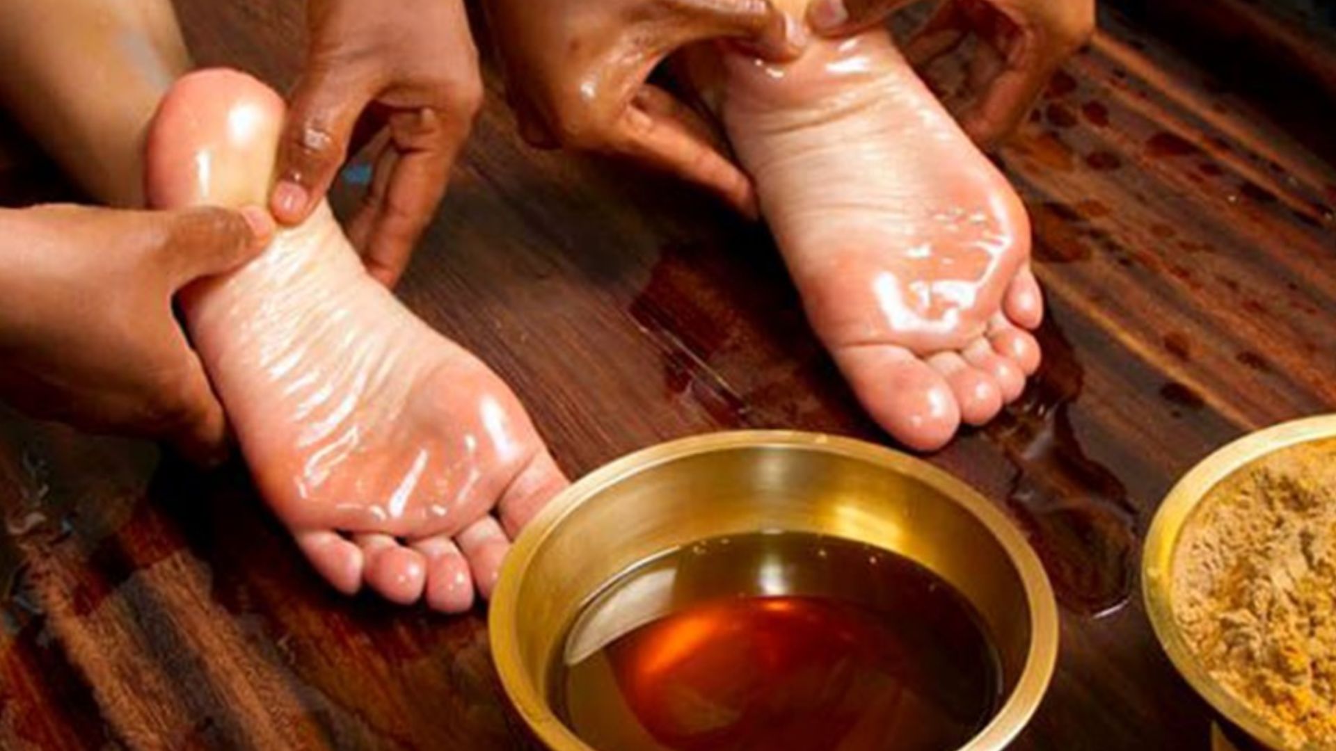 abhyanga-massage-ayurvedha