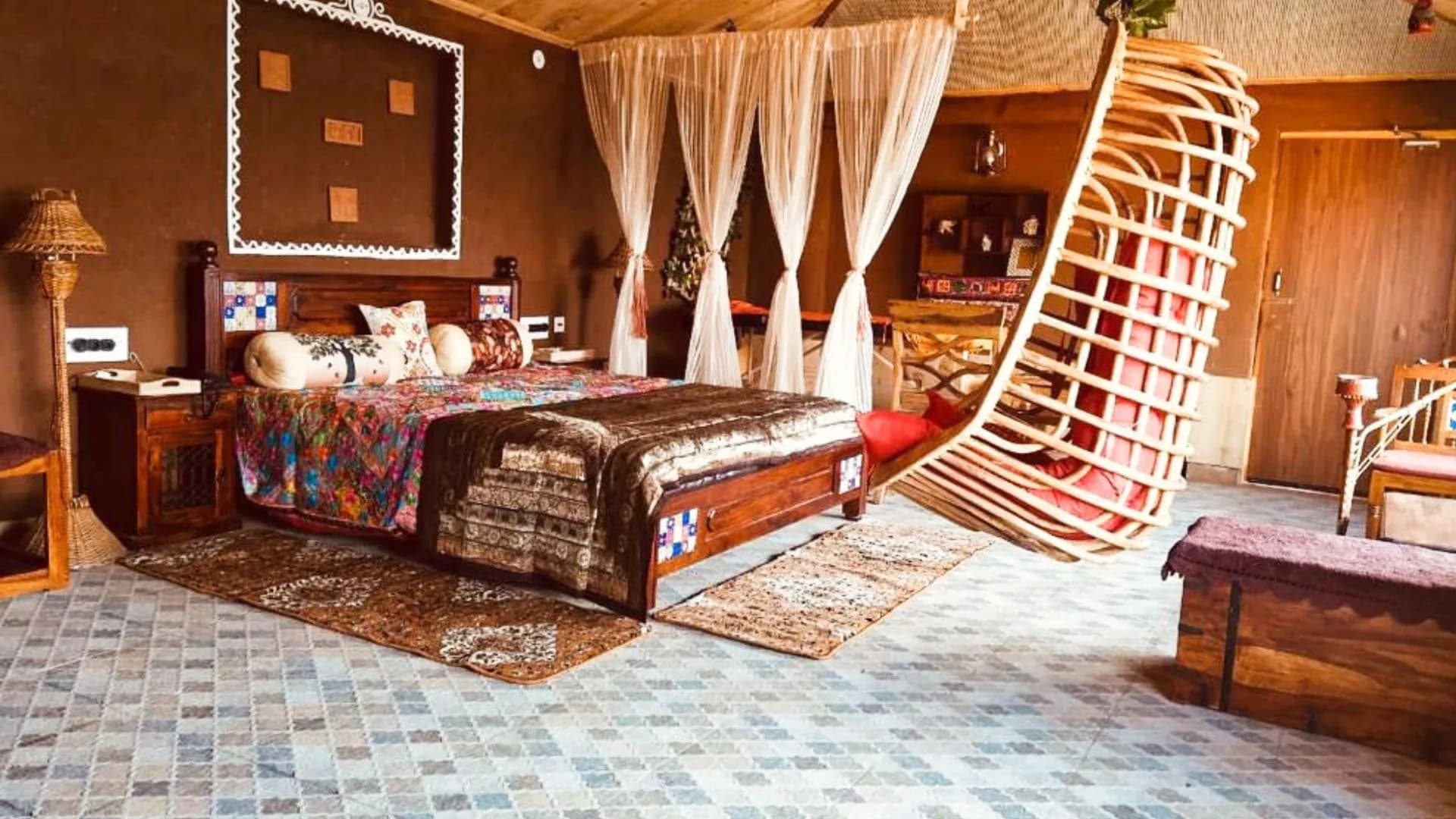 Room (4)